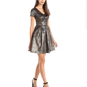 NWT ⭐️ Vince Camuto Metallic A-Line Dress